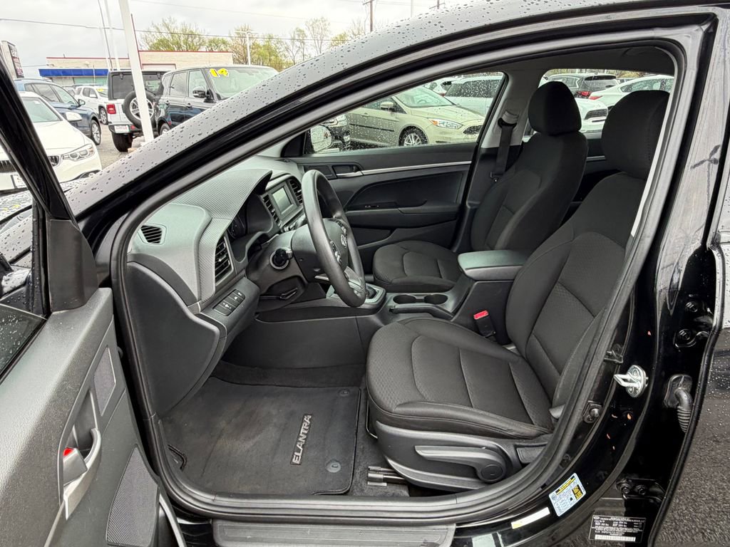 Used 2020 Hyundai Elantra SE w/ Cargo Package (C1) image 17