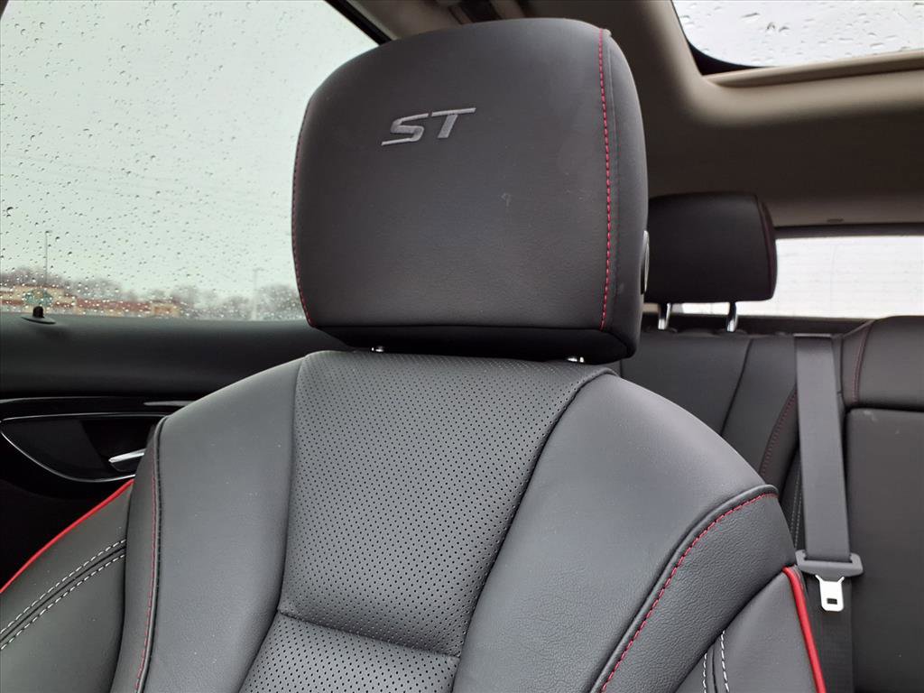 Used 2023 Buick Envision Essence w/ Sport Touring Package image 25