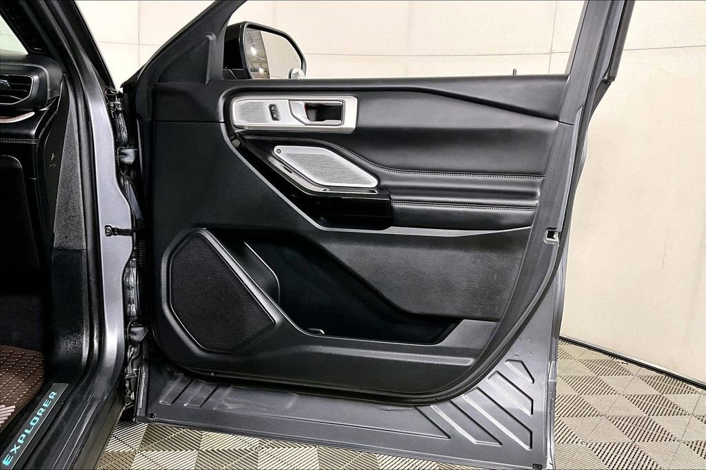 Used 2021 Ford Explorer Platinum w/ Equipment Group 601A image 24