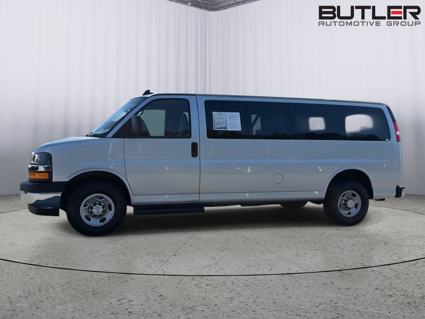 Used 2023 Chevrolet Express 3500 LS w/ Chrome Appearance Package RWD image 3