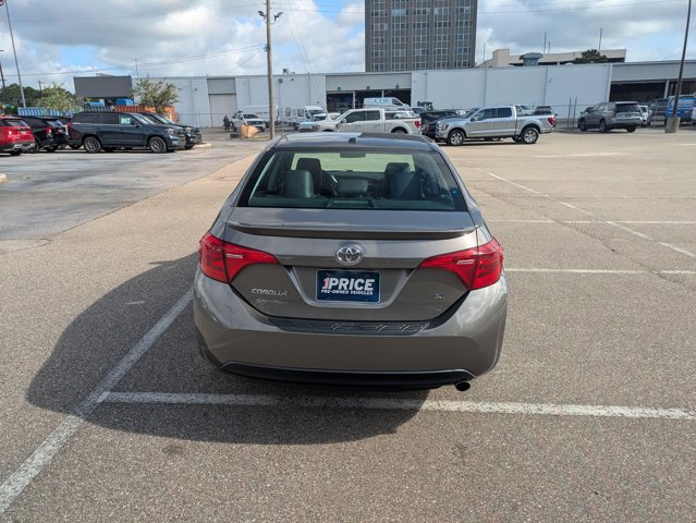 Used 2017 Toyota Corolla SE w/ SE Premium Package FWD image 6