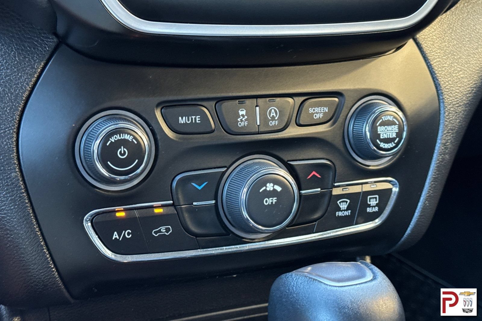 Used 2020 Jeep Cherokee Latitude Plus w/ Cold Weather Group AWD/4WD image 23