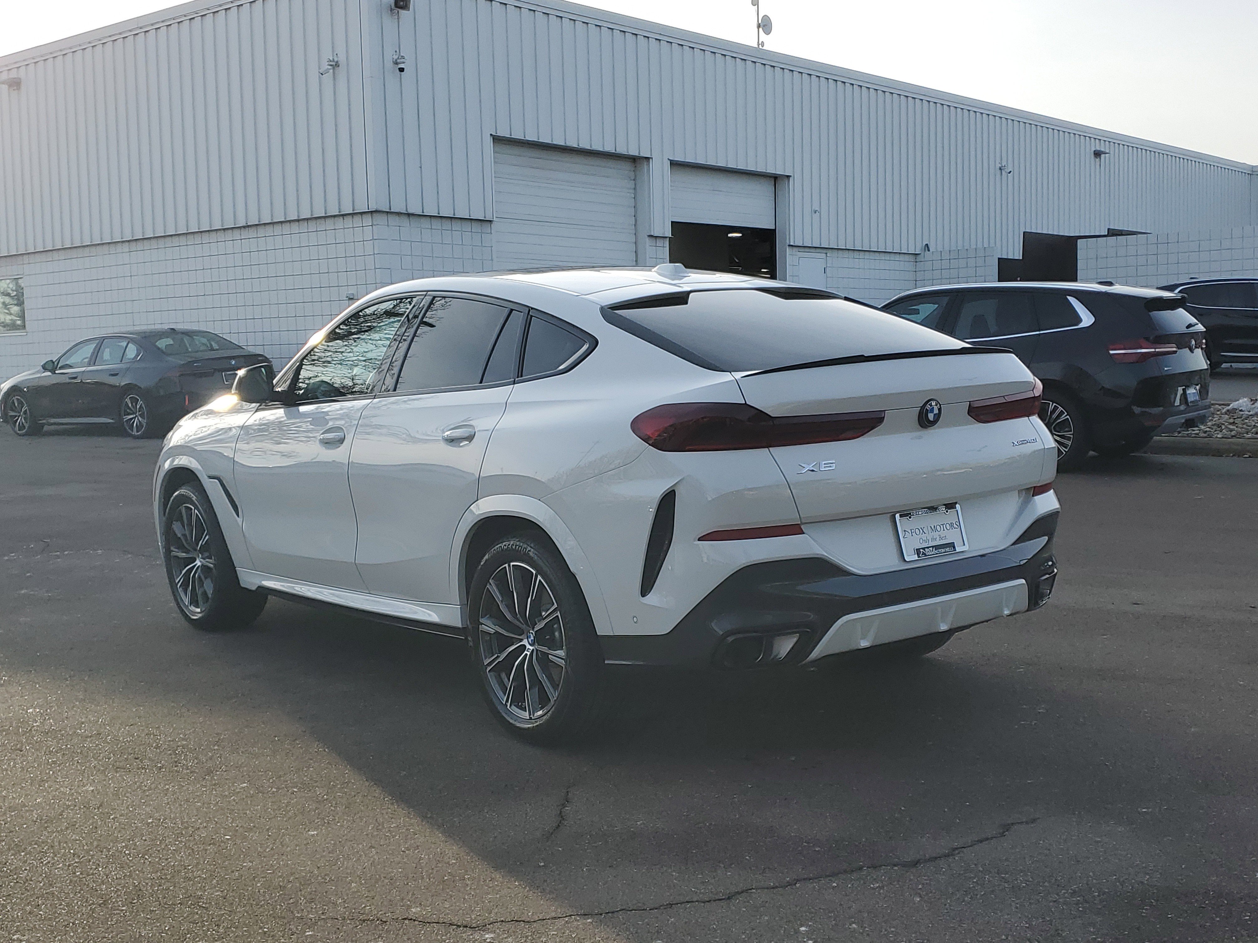 New 2026 BMW X6 xDrive40i w/ Climate Comfort Package image 2