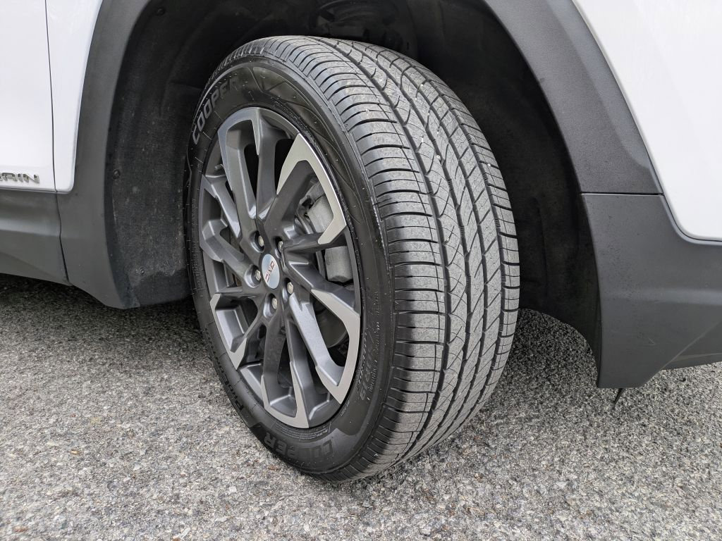 Certified 2022 GMC Terrain SLT w/ LPO, Floor Liner Package AWD/4WD image 39