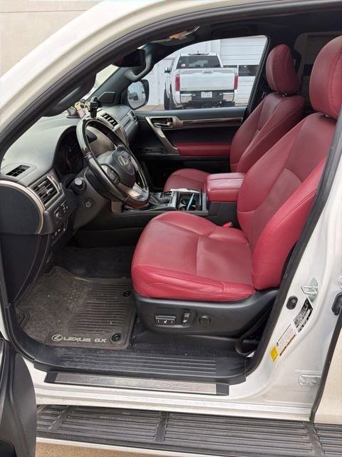 Used 2020 Lexus GX 460 Premium w/ Premium Package image 2