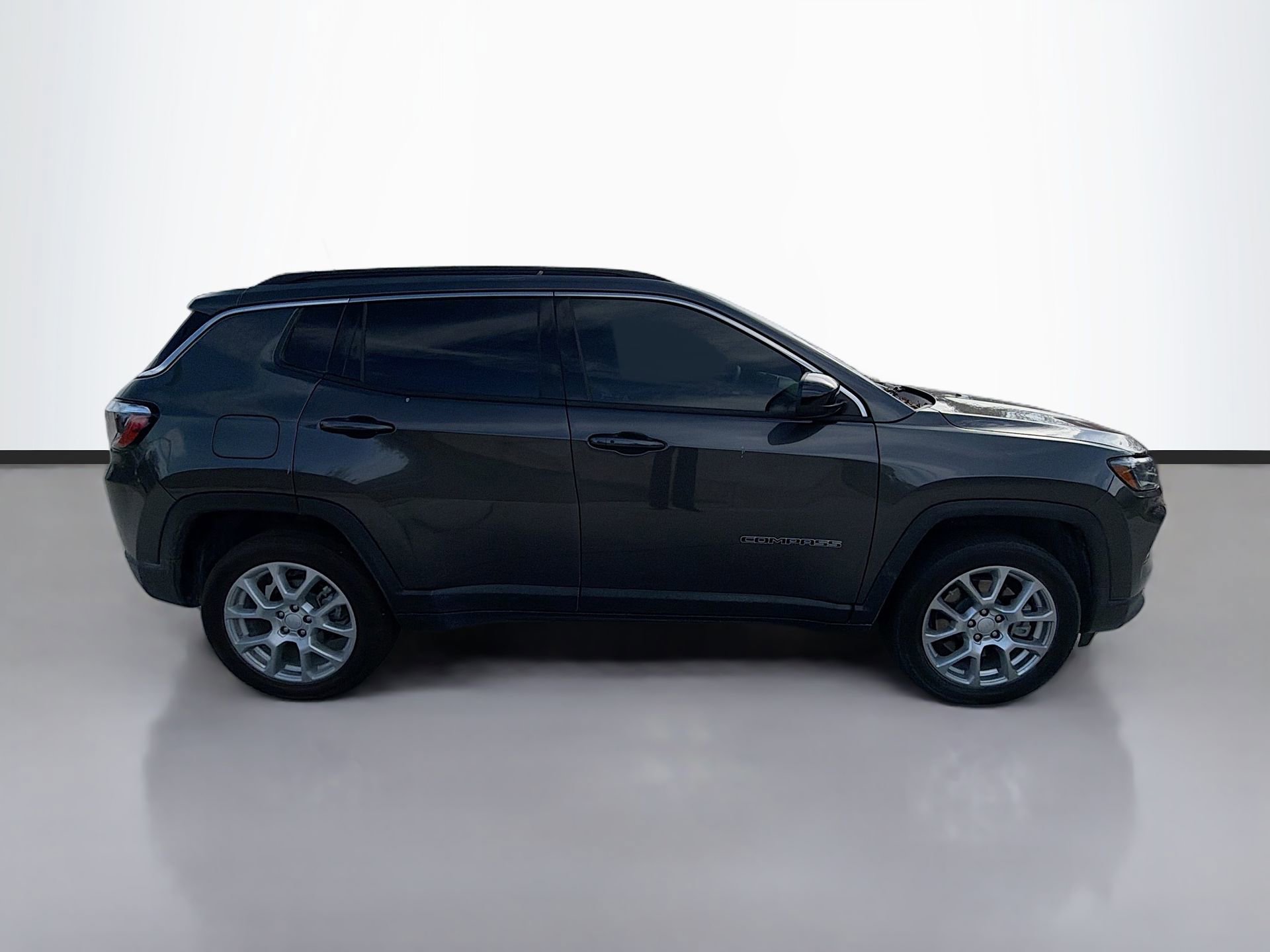 Used 2023 Jeep Compass Latitude video 3
