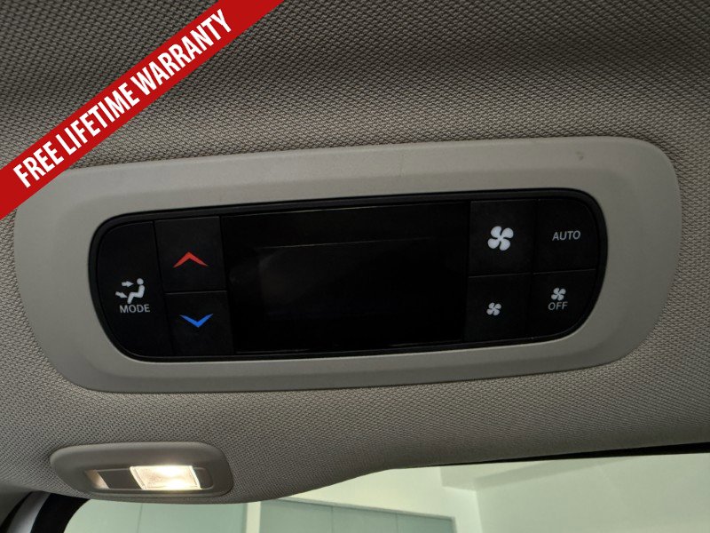 Used 2023 Chrysler Pacifica Limited FWD image 47