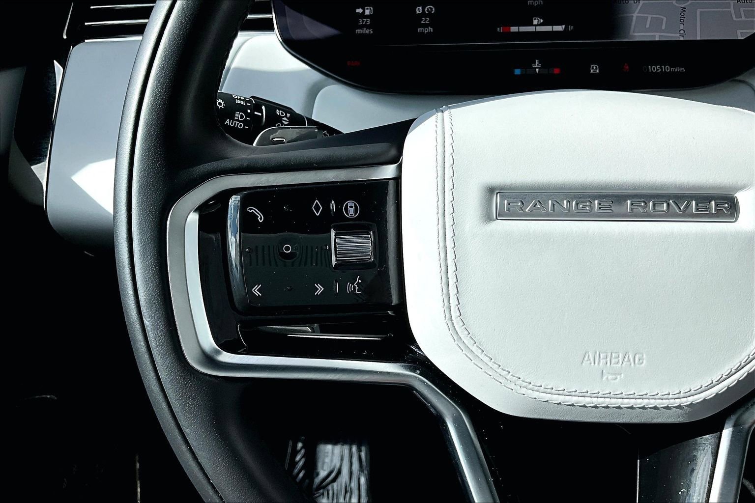 Used 2025 Land Rover Range Rover Sport image 18