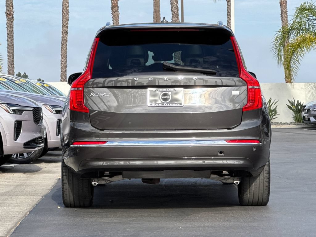 Certified 2024 Volvo XC90 T8 Ultimate w/ Protection Package Premier AWD/4WD image 4