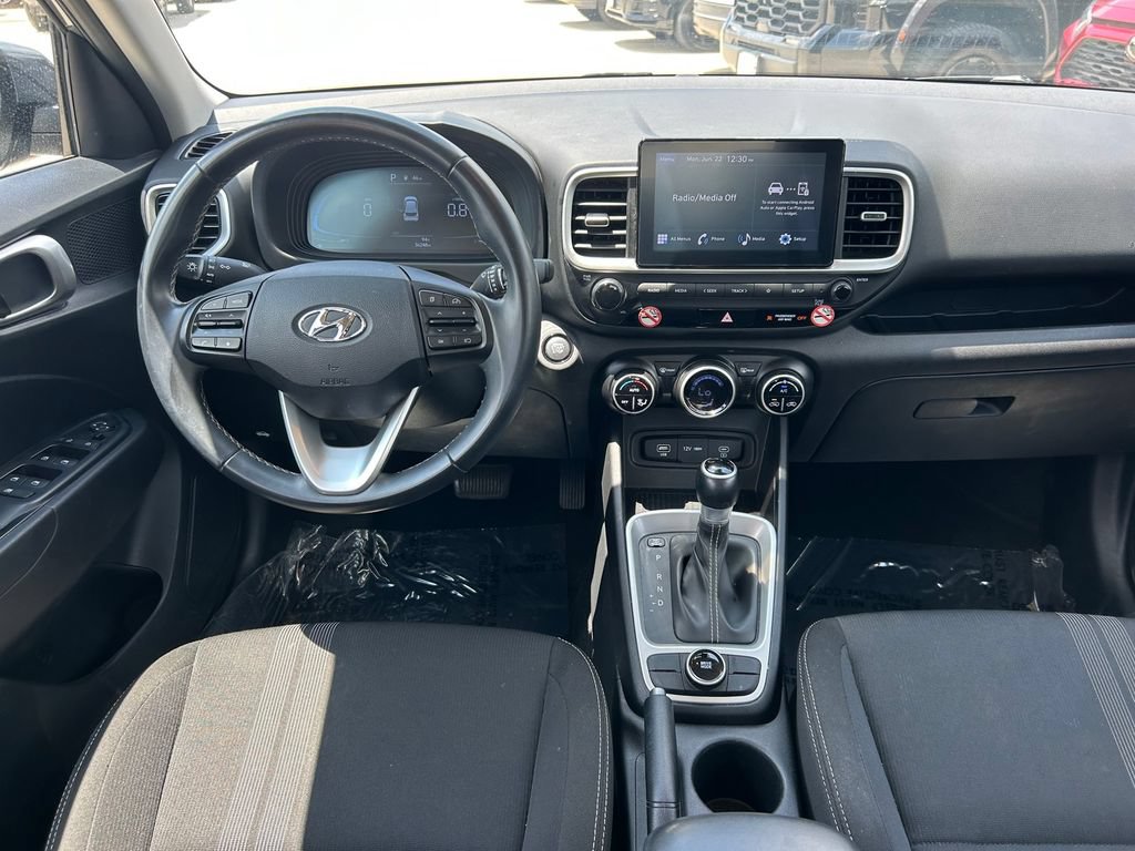 Used 2025 Hyundai Venue SEL FWD image 15