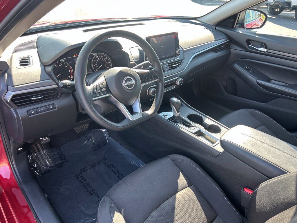Used 2025 Nissan Altima 2.5 SV FWD image 19