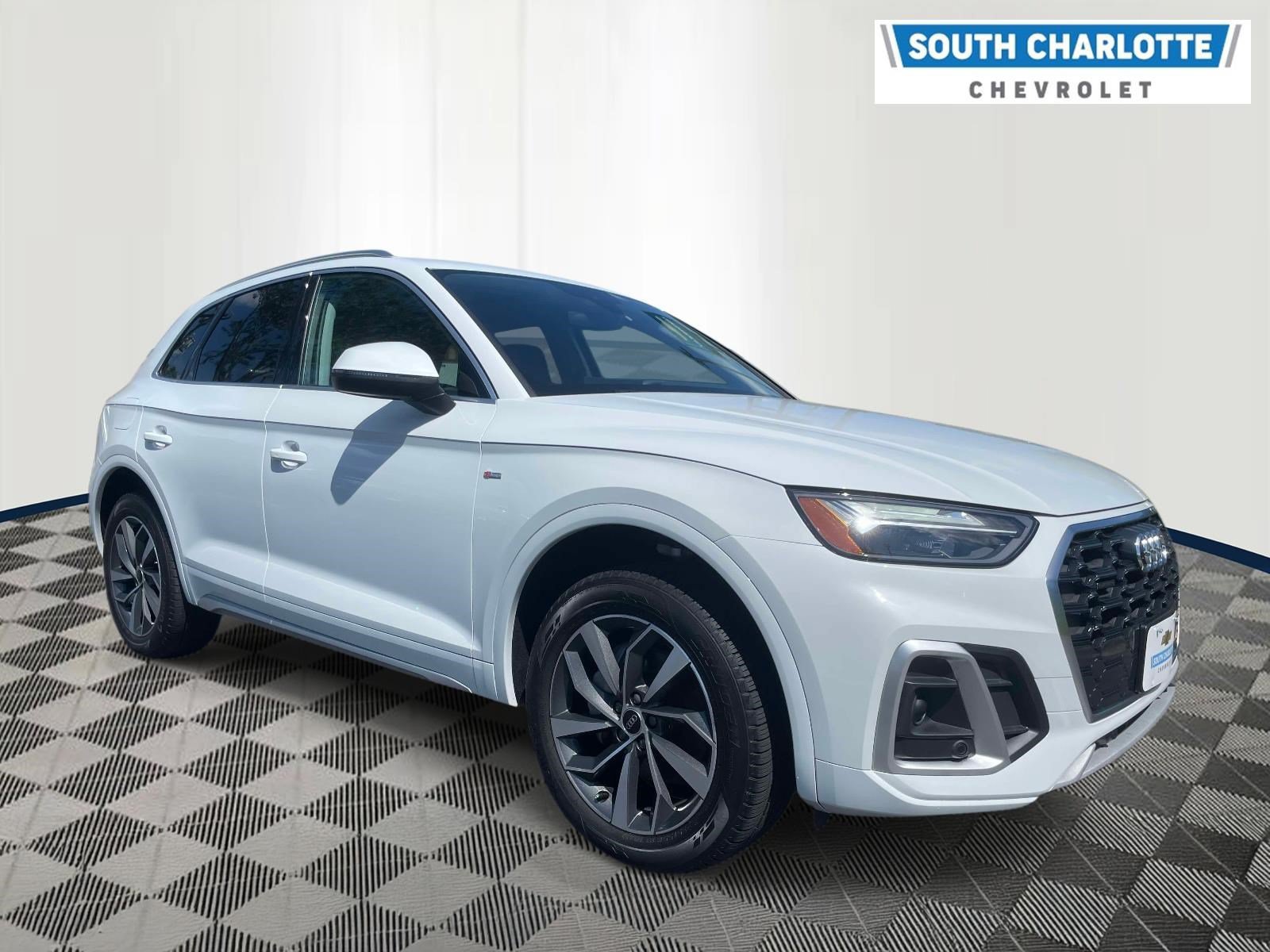 Used 2023 Audi Q5 2.0T Premium w/ Convenience Package AWD/4WD image 3