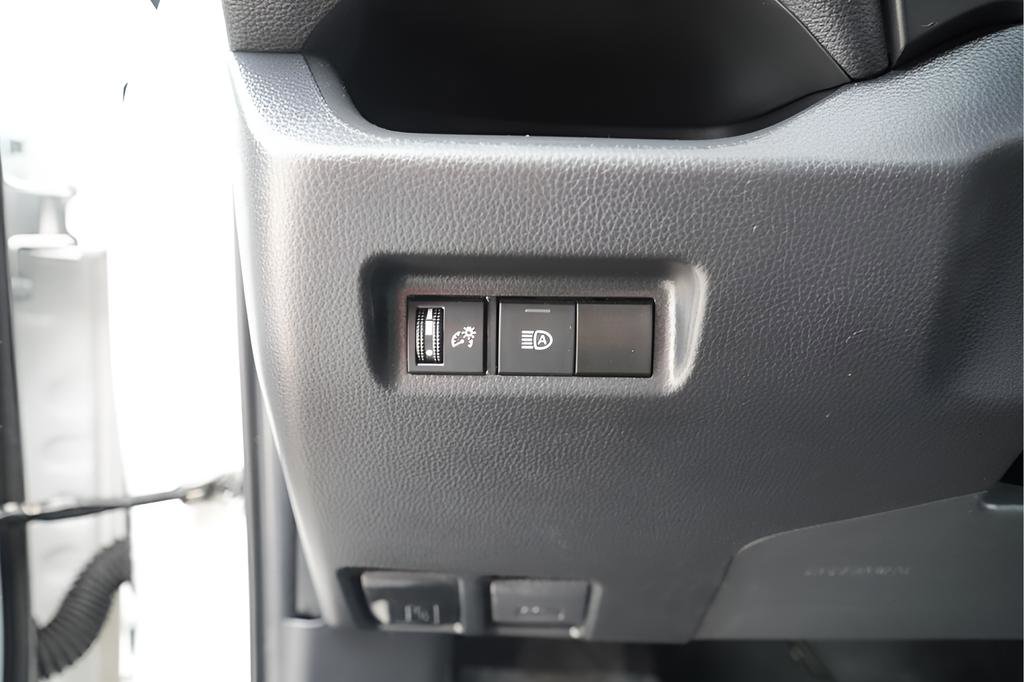 Used 2021 Toyota RAV4 LE AWD/4WD image 22