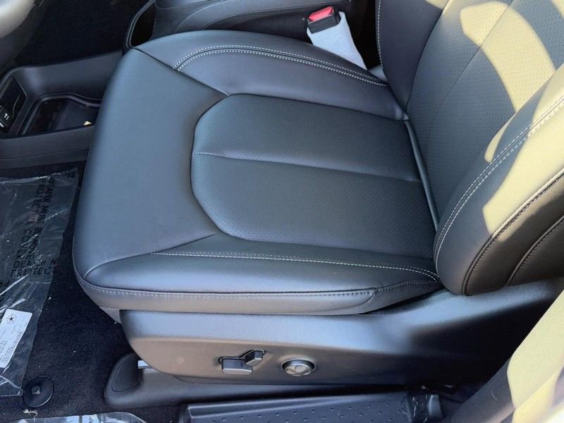 New 2026 Chrysler Pacifica Select image 12