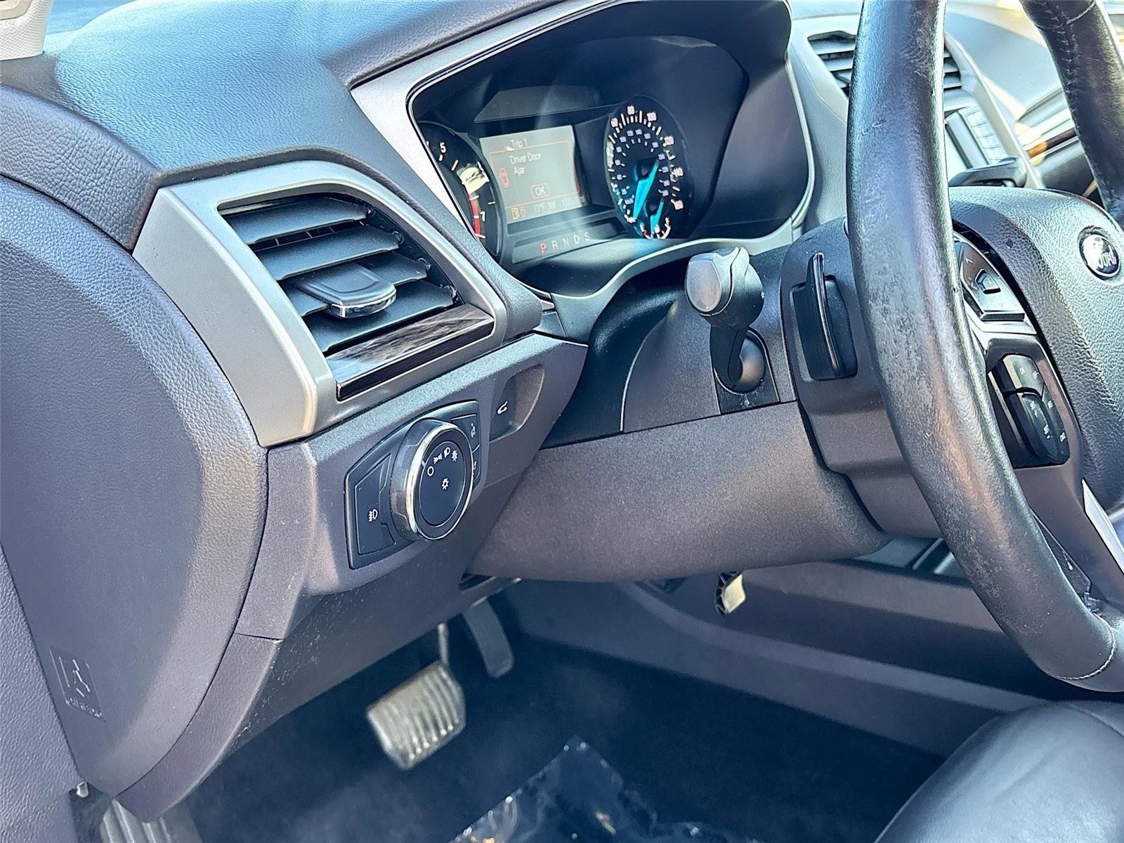 Used 2014 Ford Fusion SE w/ Equipment Group 202A image 10