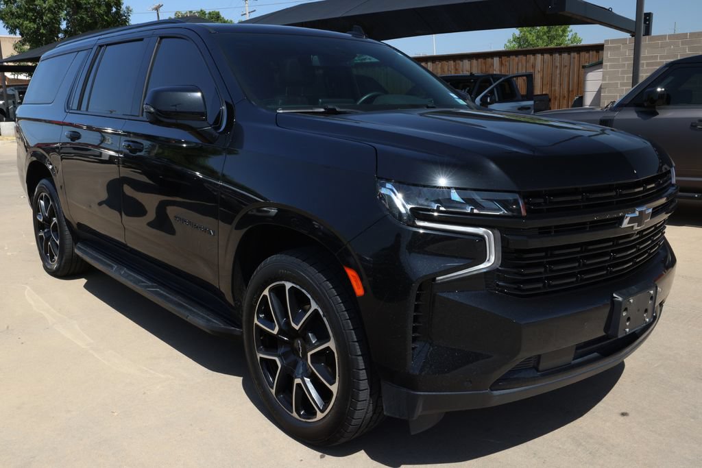 Used 2023 Chevrolet Suburban RST w/ Luxury Package AWD/4WD image 3