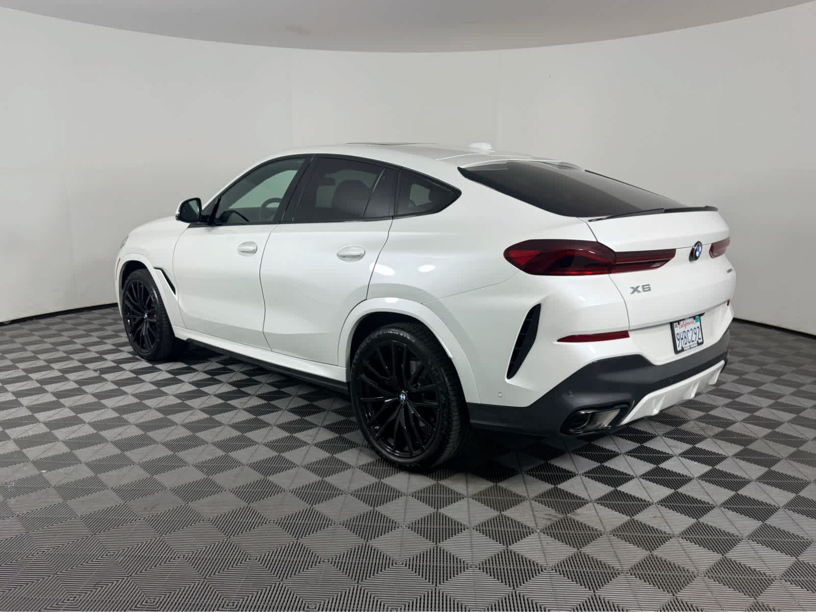 Used 2024 BMW X6 xDrive40i w/ Premium Package AWD/4WD image 5