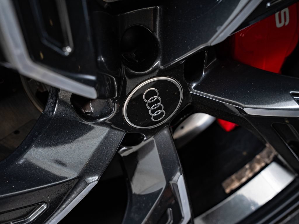 Used 2023 Audi RS 6 AWD/4WD image 8