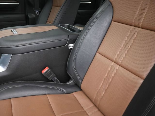 Used 2025 Chevrolet Silverado 2500 High Country w/ Technology Package AWD/4WD image 17