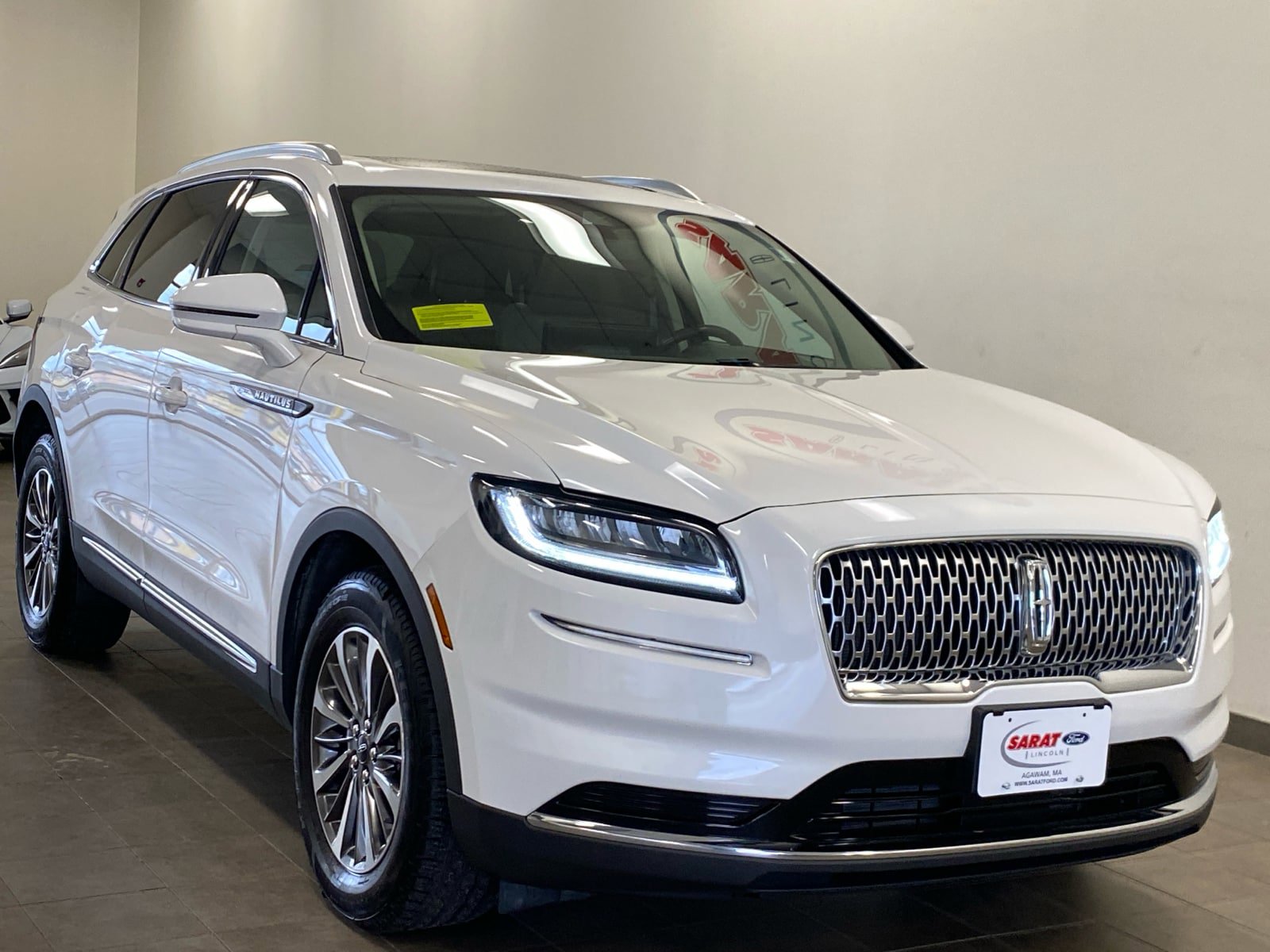Used 2023 Lincoln Nautilus Reserve w/ Class II Trailer Tow Package AWD/4WD image 2