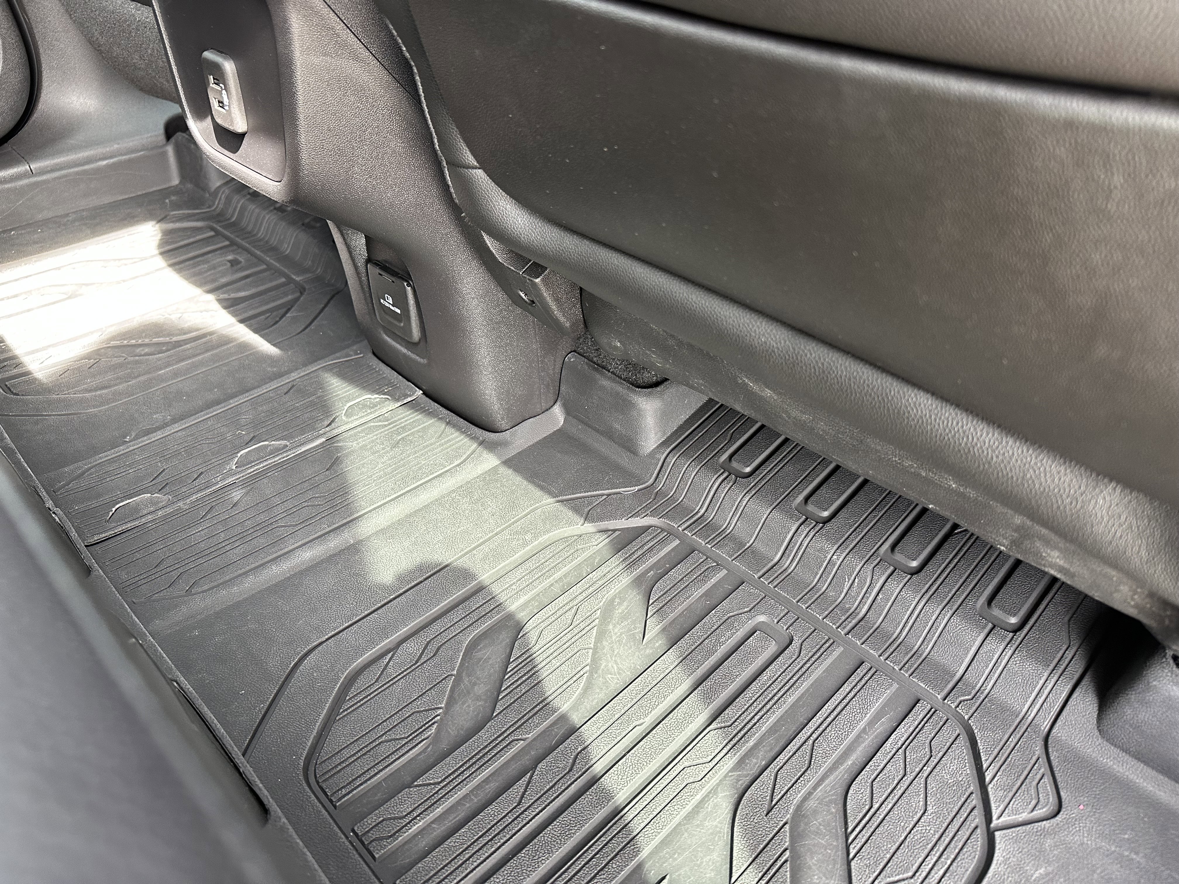 Used 2024 GMC Terrain SLT w/ Infotainment Package II image 35