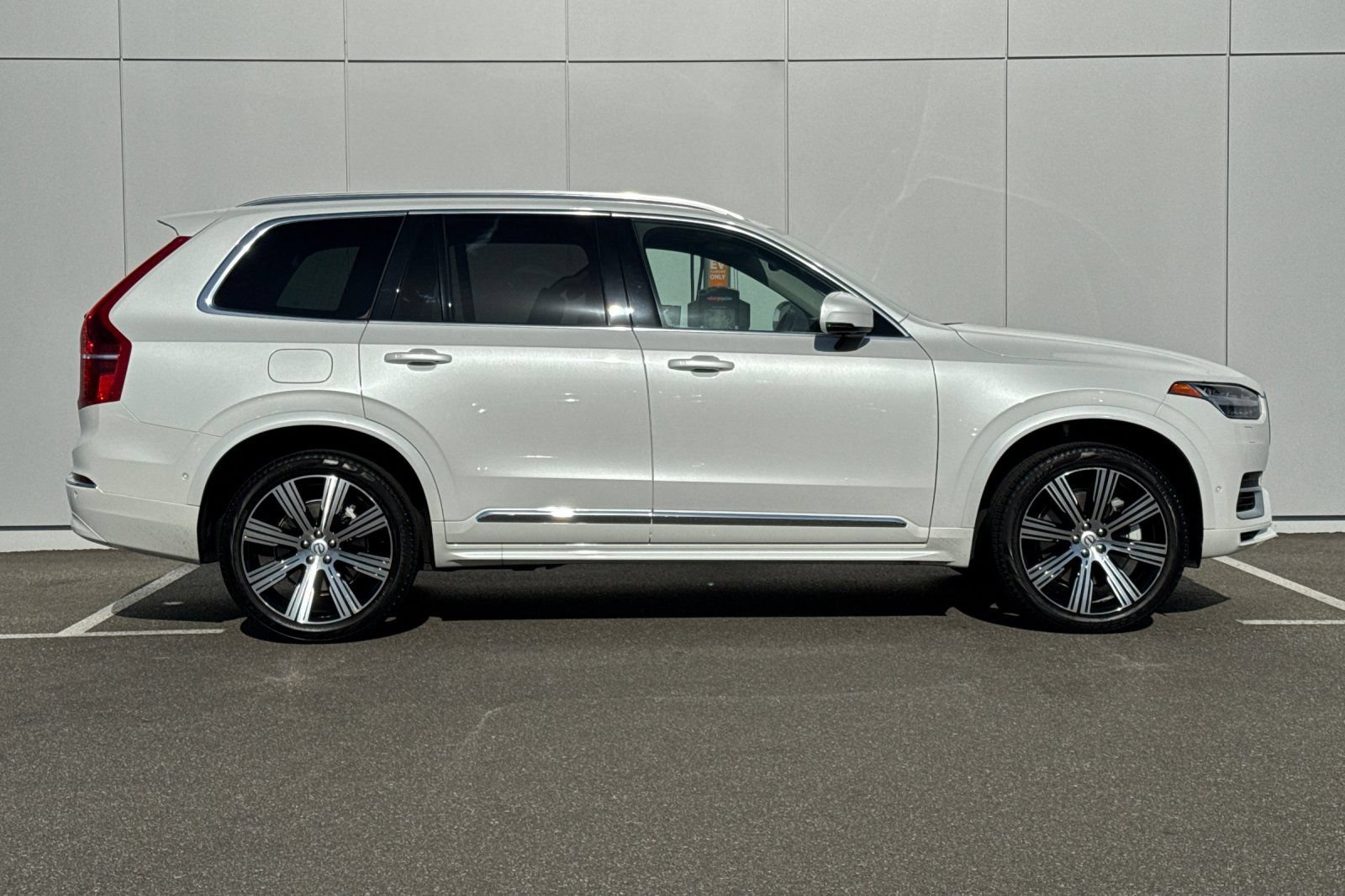 Used 2025 Volvo XC90 T8 Plus AWD/4WD image 6