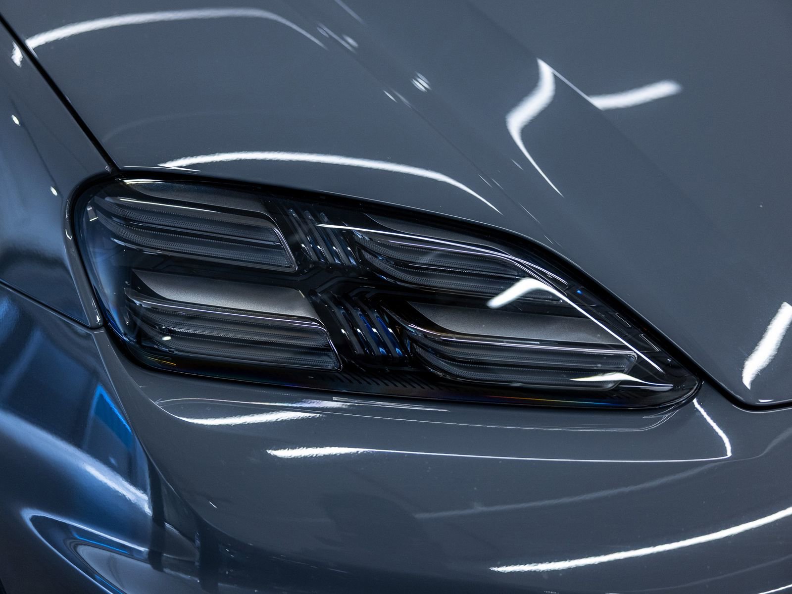 Certified 2025 Porsche Macan Electric RWD image 14