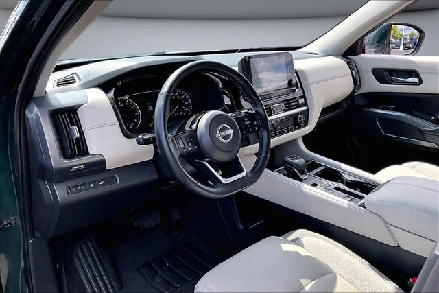 Certified 2025 Nissan Pathfinder SL FWD image 17