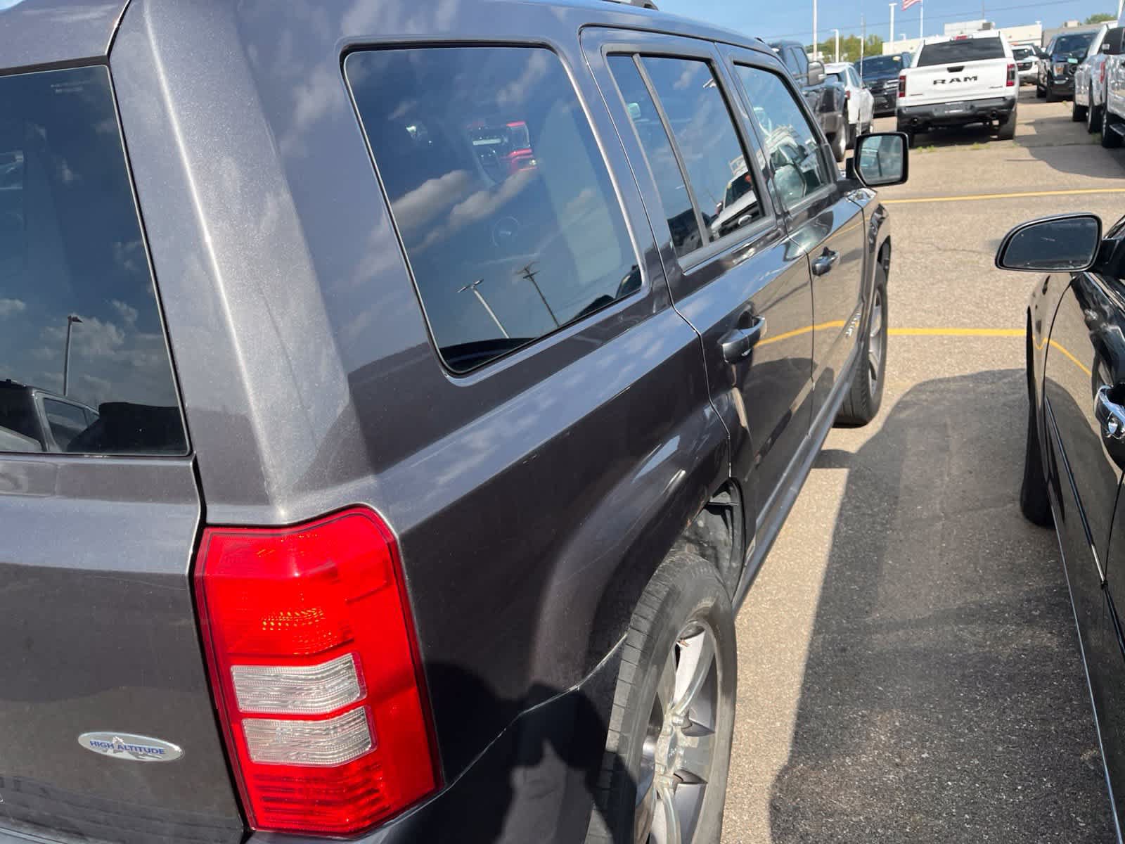 Used 2016 Jeep Patriot High Altitude FWD image 16