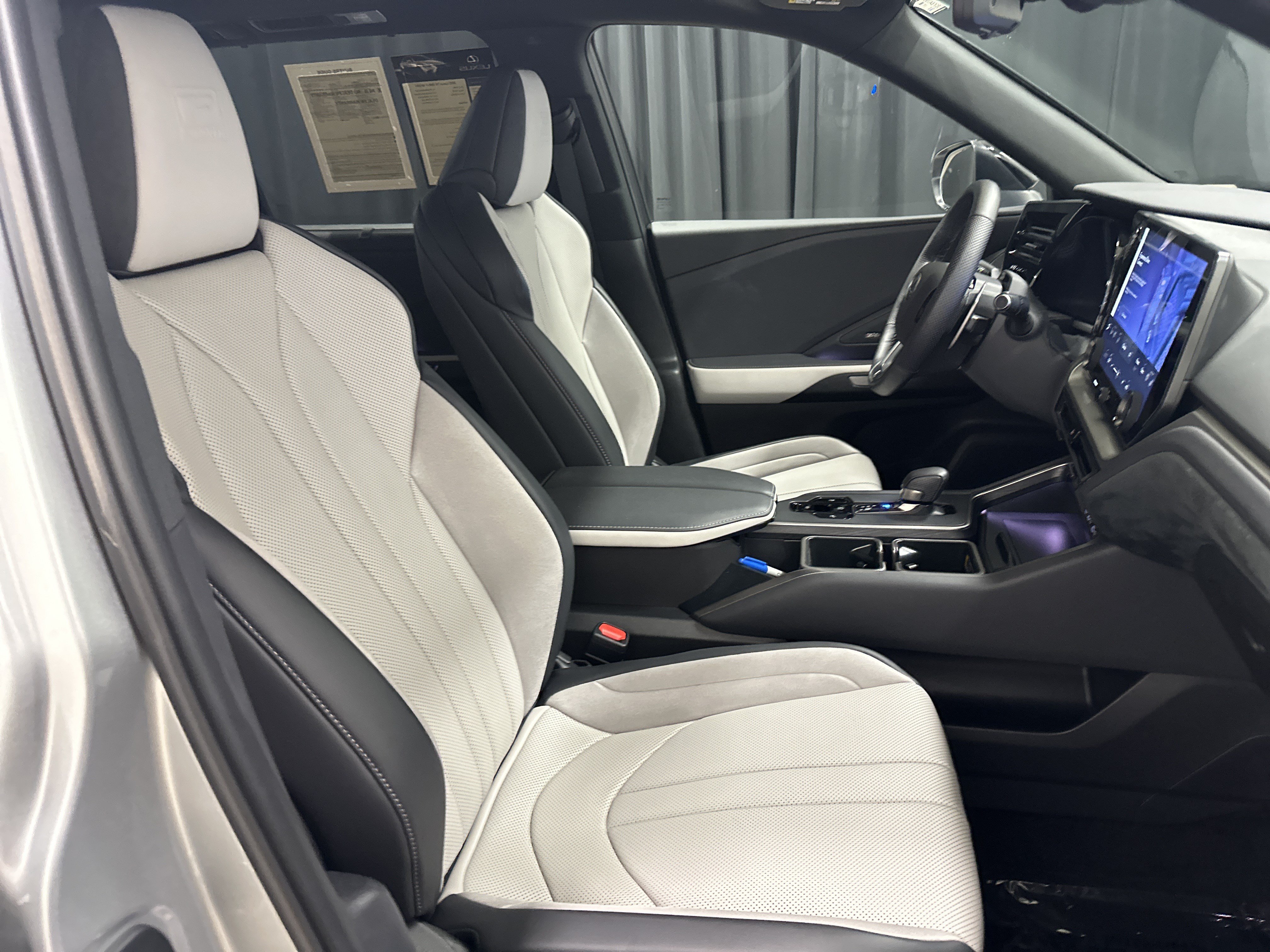 Certified 2025 Lexus TX 500h AWD image 34