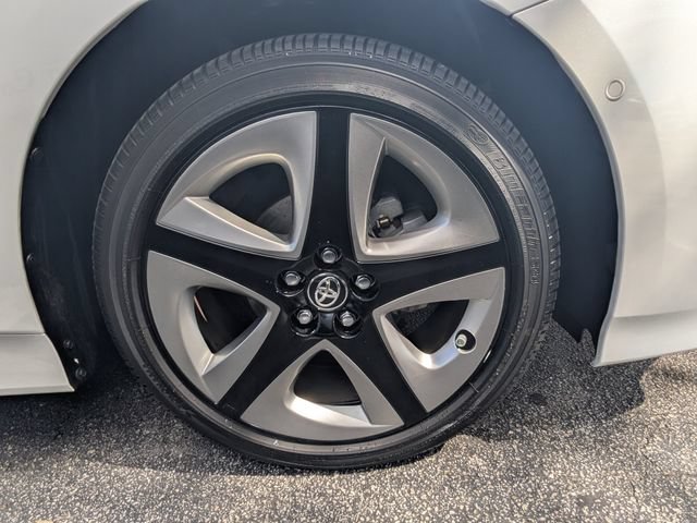 Used 2022 Toyota Prius Limited FWD image 11