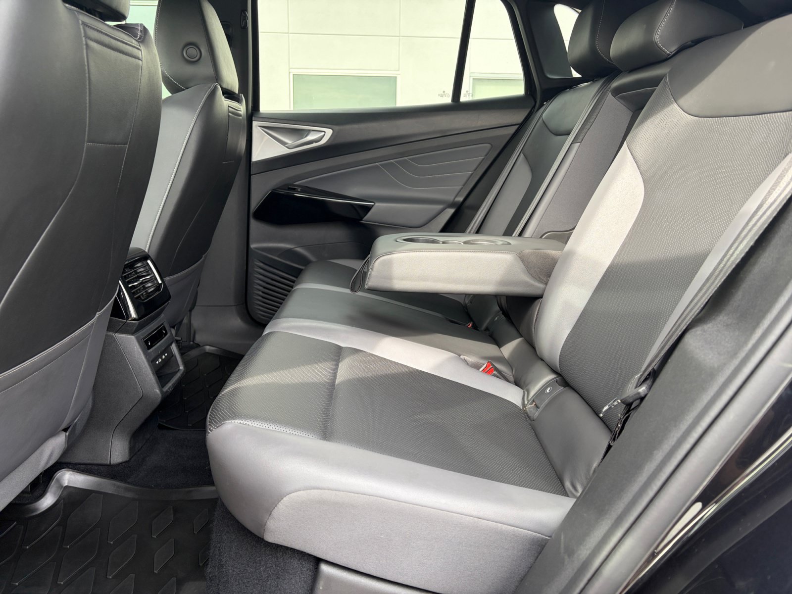 Used 2023 Volkswagen ID.4 Pro S Plus AWD/4WD image 17