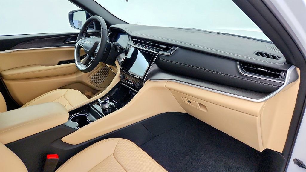 Used 2025 Jeep Grand Cherokee L Limited w/ Luxury Tech Group II AWD/4WD image 28