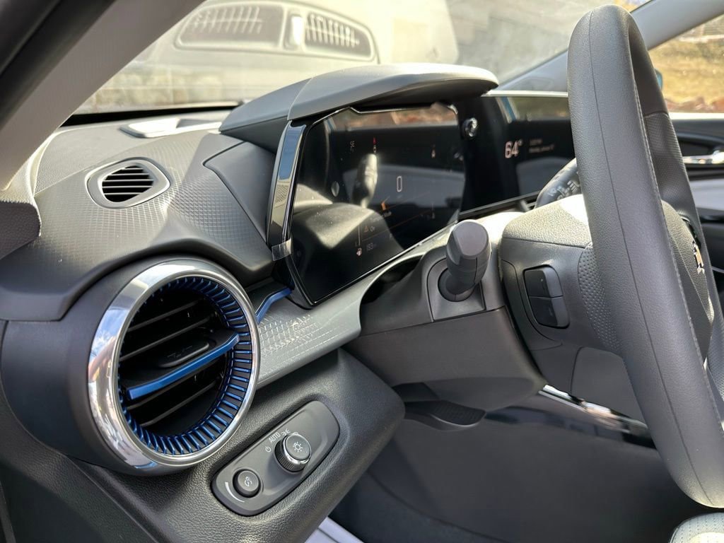 New 2026 Chevrolet Trax LT image 38