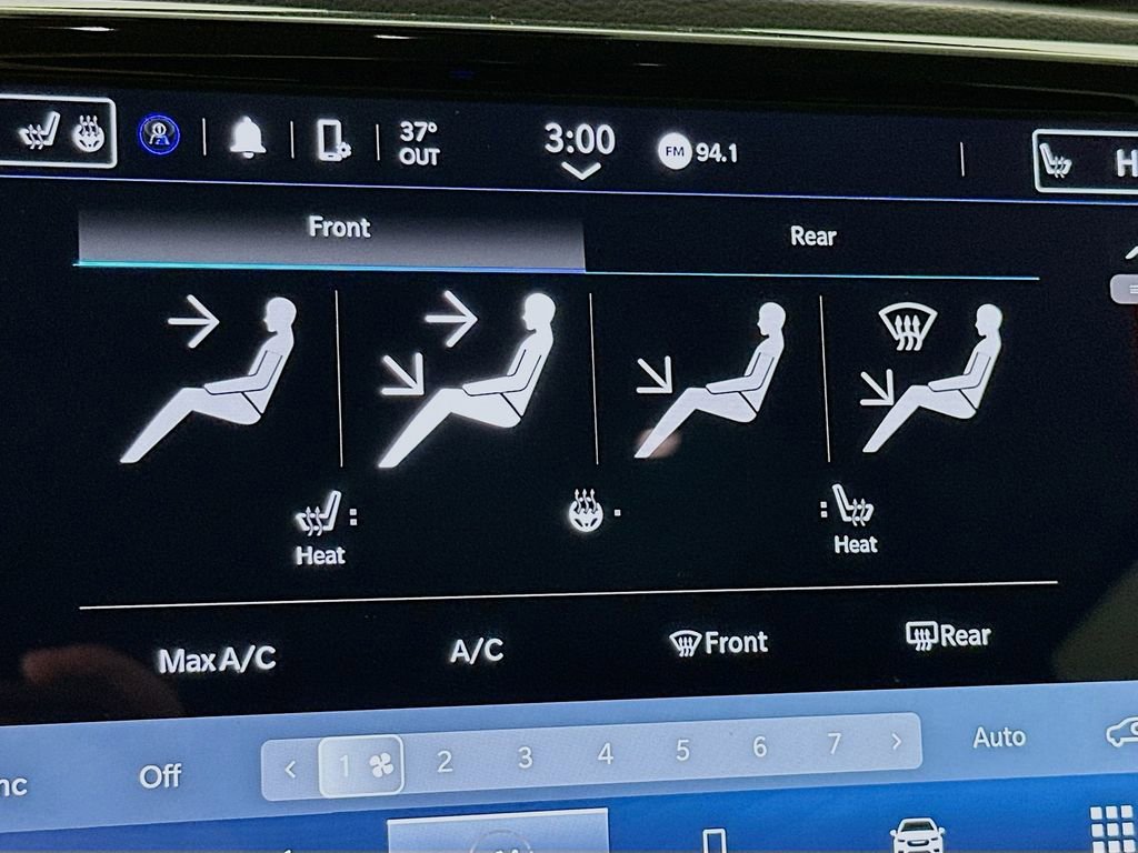 Certified 2024 Chrysler Pacifica Touring-L image 30