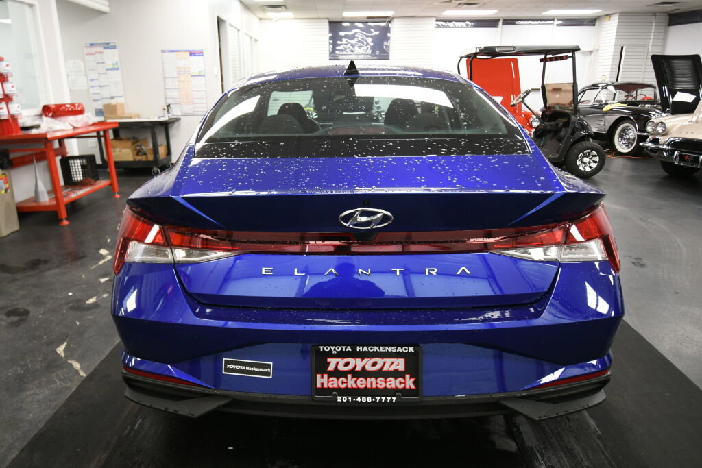Used 2021 Hyundai Elantra SE image 7