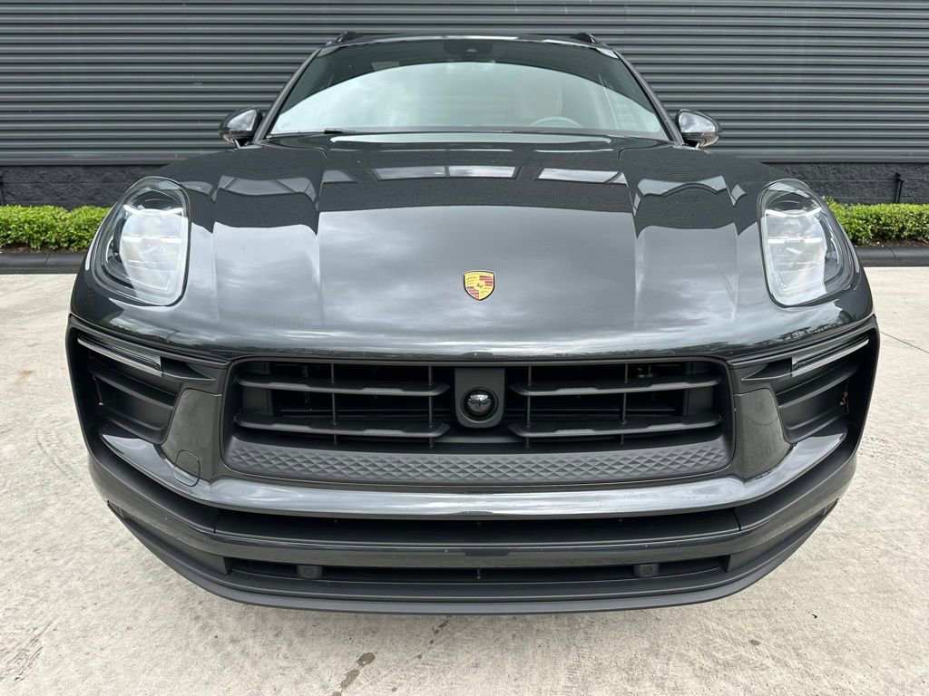 Certified 2025 Porsche Macan image 8