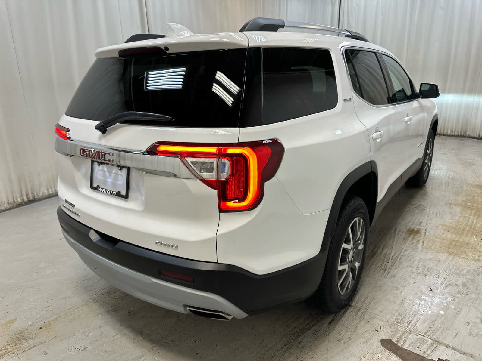 Certified 2023 GMC Acadia SLE w/ Driver Convenience Package AWD/4WD image 11