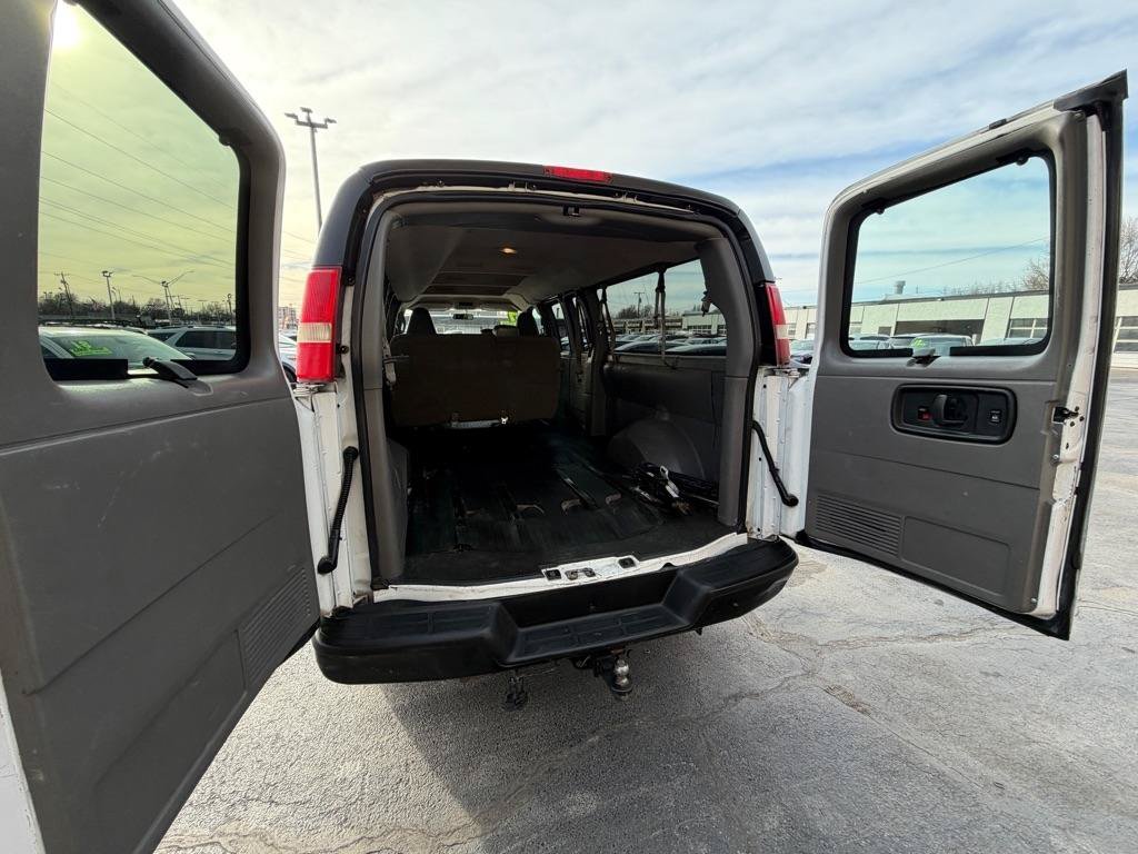 Used 2017 Chevrolet Express 3500 LS RWD image 15