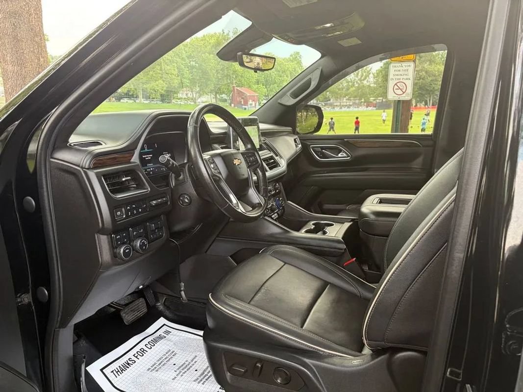 Used 2022 Chevrolet Suburban Premier w/ Premium Package AWD/4WD image 15