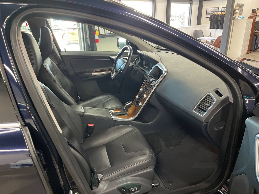 Used 2017 Volvo XC60 T5 Inscription w/ Preferred Option Package FWD image 48