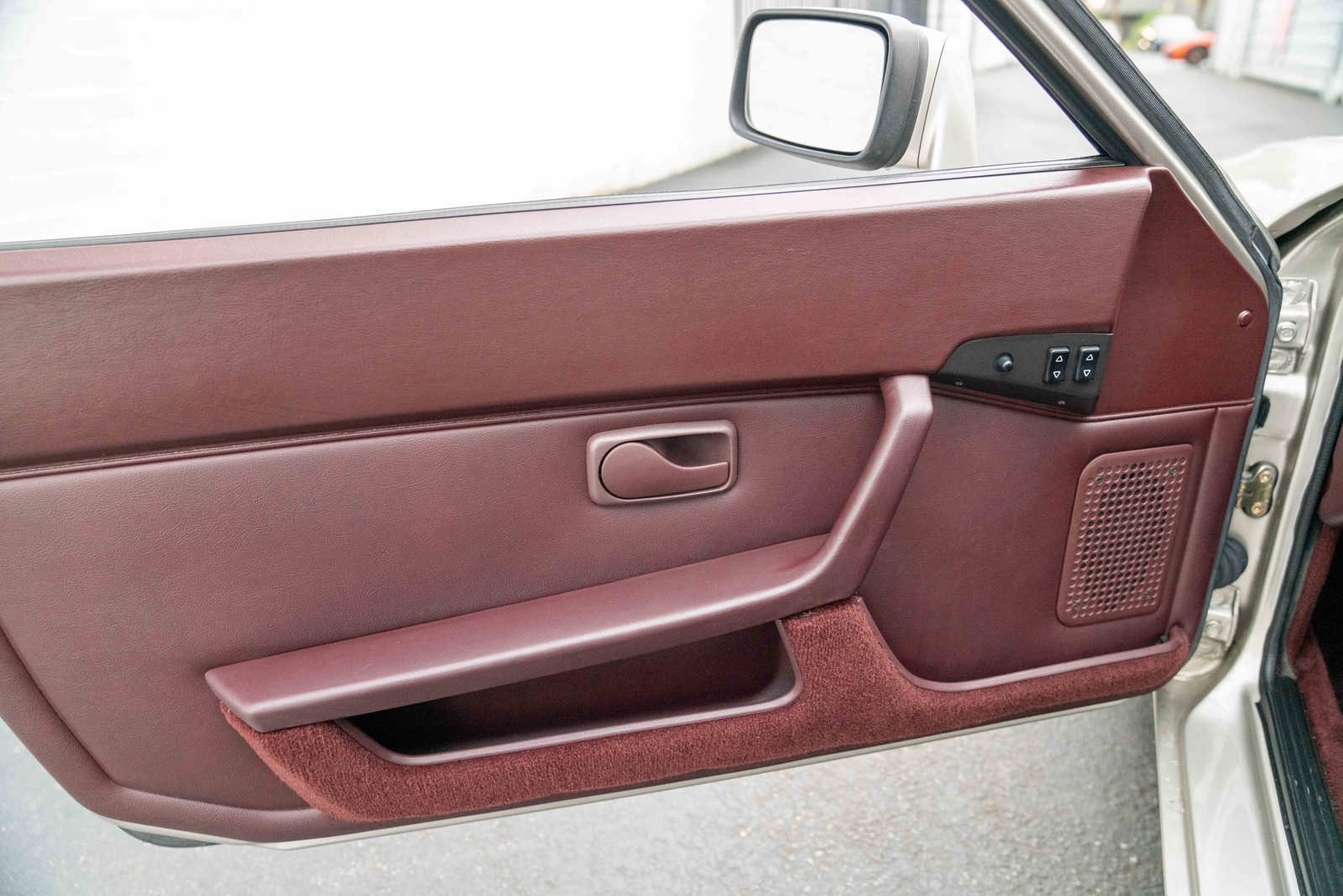 Used 1986 Porsche 944 Turbo RWD image 14