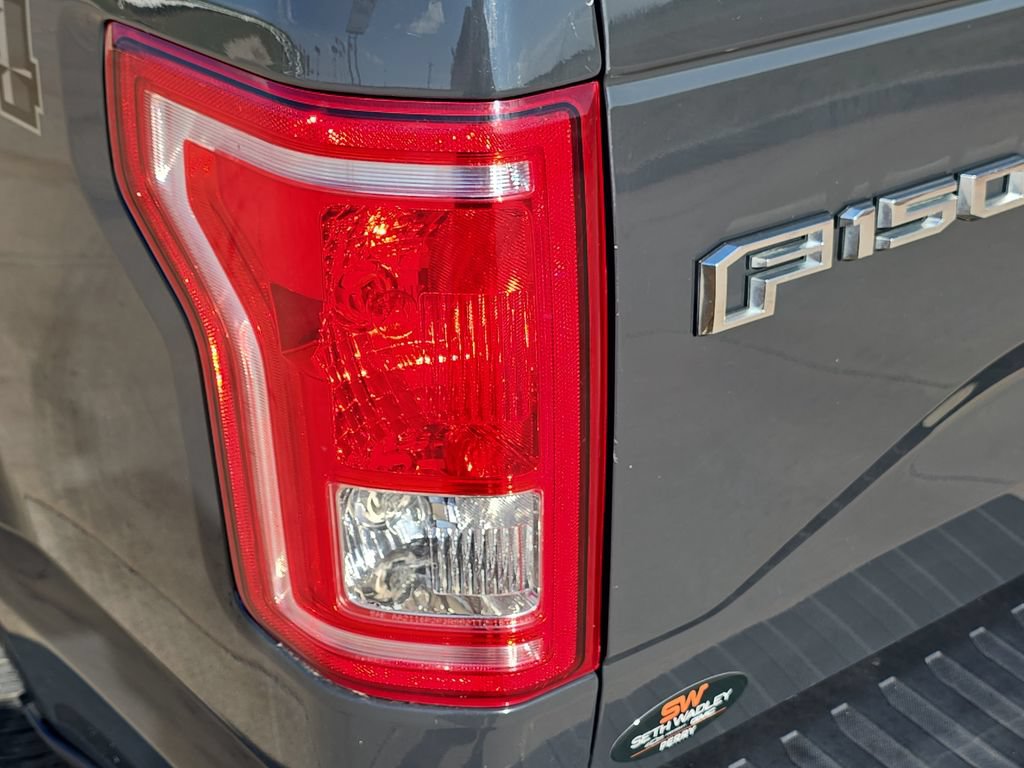 Used 2017 Ford F150 XLT w/ Equipment Group 302A Luxury AWD/4WD image 33