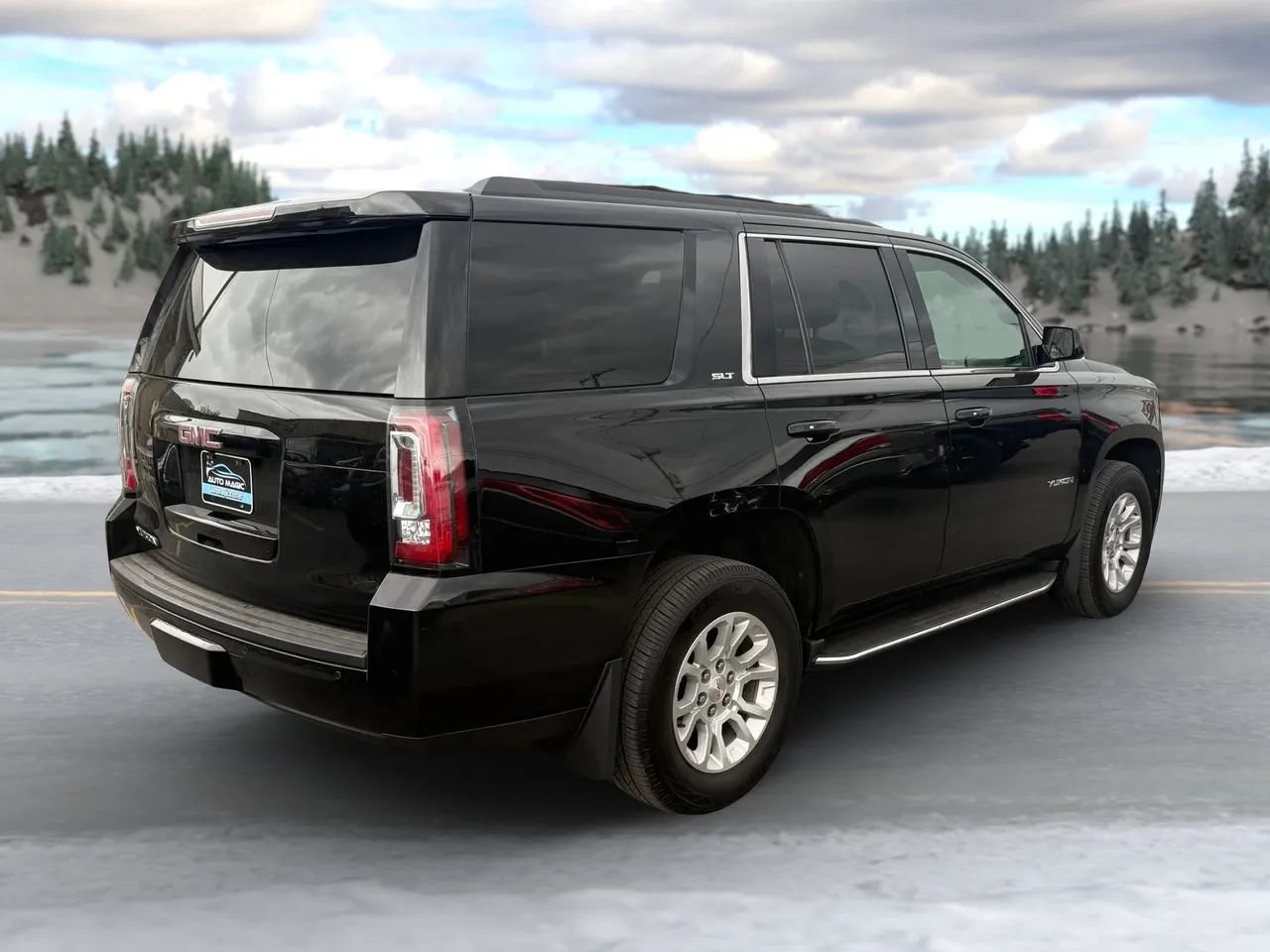 Used 2016 GMC Yukon SLT w/ Open Road Package AWD/4WD image 3