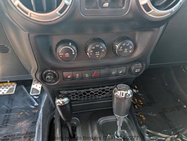 Used 2013 Jeep Wrangler Unlimited Sahara w/ Connectivity Group AWD/4WD image 21