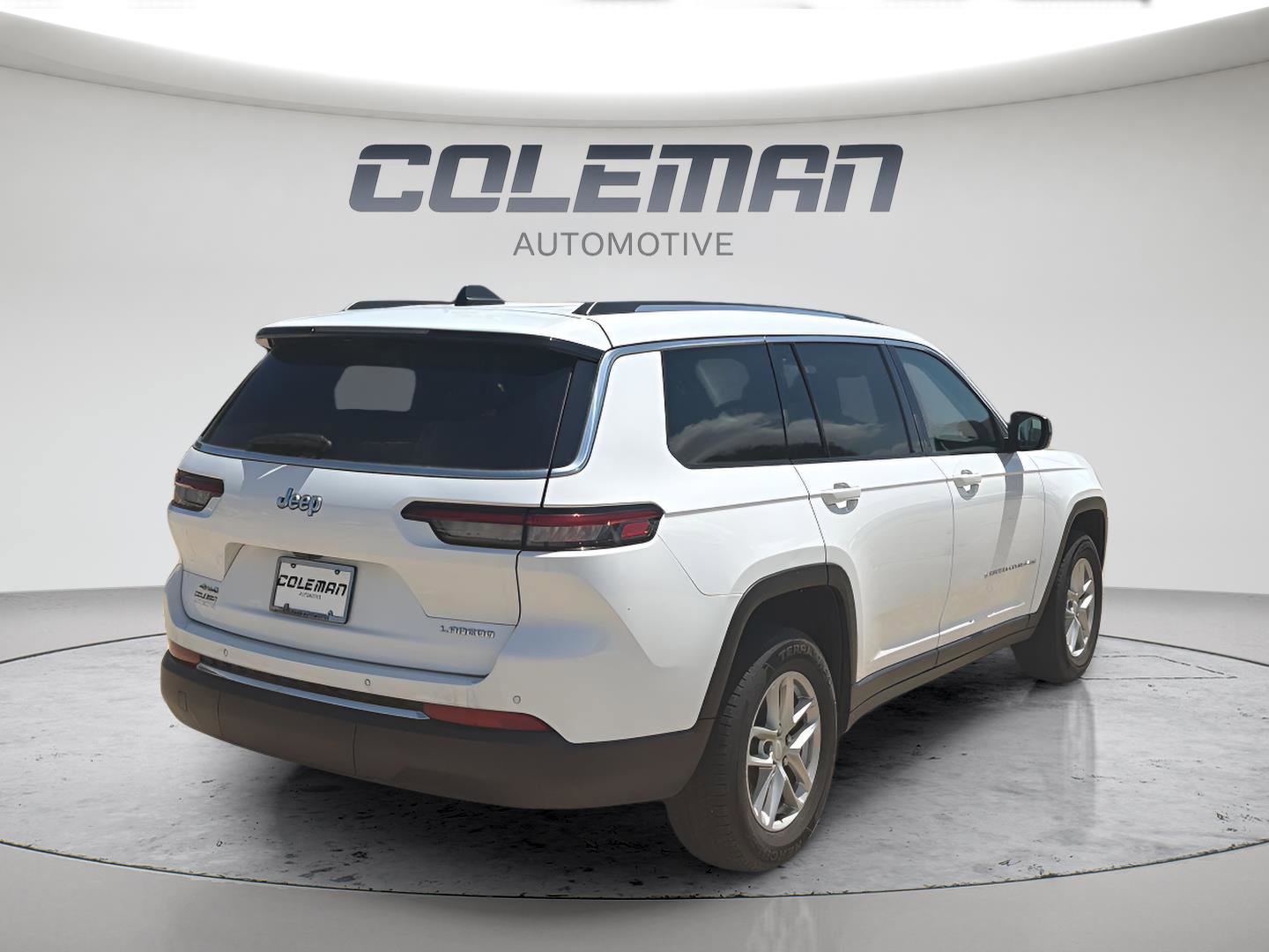 Used 2023 Jeep Grand Cherokee L Laredo AWD/4WD image 5
