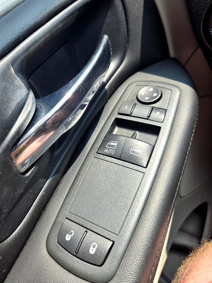 Used 2013 Dodge Grand Caravan SXT image 21