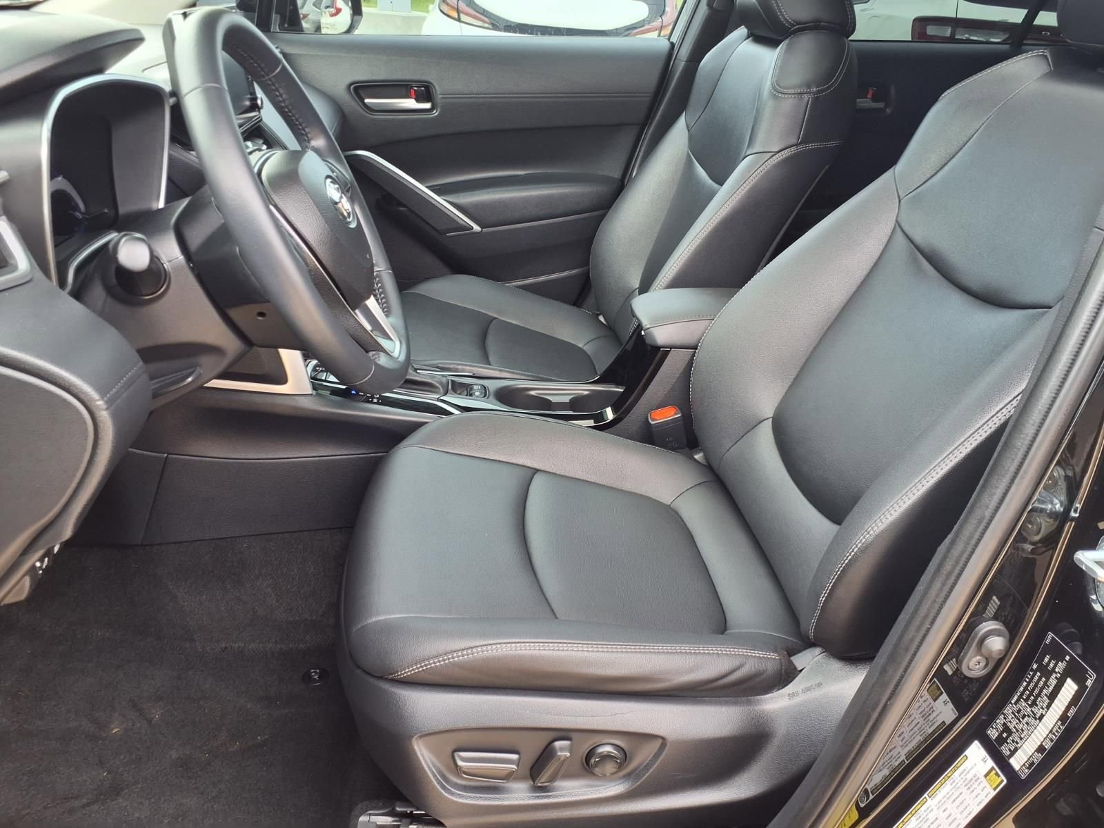 Used 2022 Toyota Corolla Cross XLE w/ Convenience Package FWD image 24