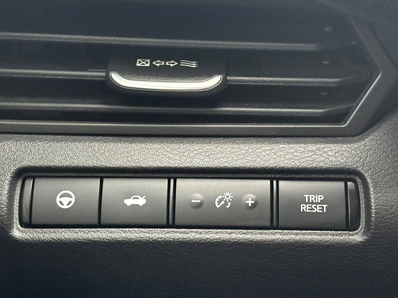Used 2023 Nissan Altima 2.0 SR FWD image 25