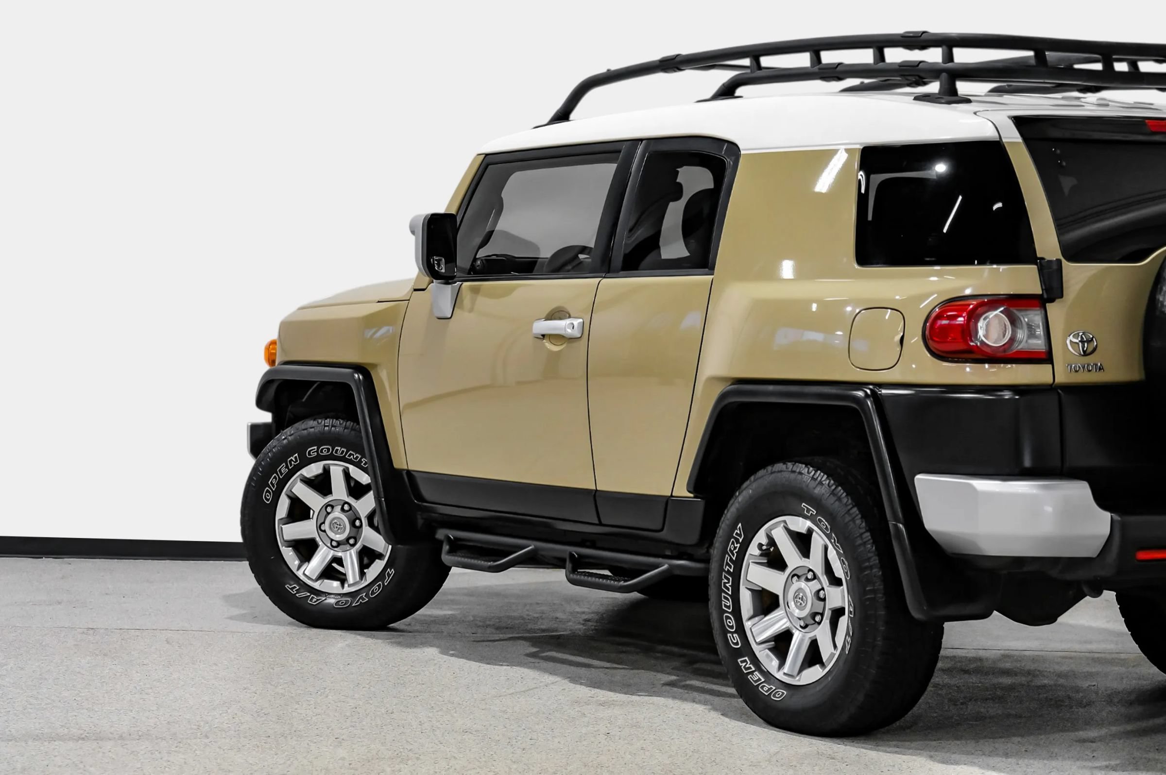 Used 2014 Toyota FJ Cruiser 4WD w/ Upgrade Package image 12